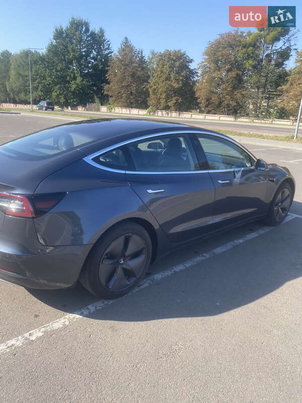 Седан Tesla Model 3 2018 в Рівному