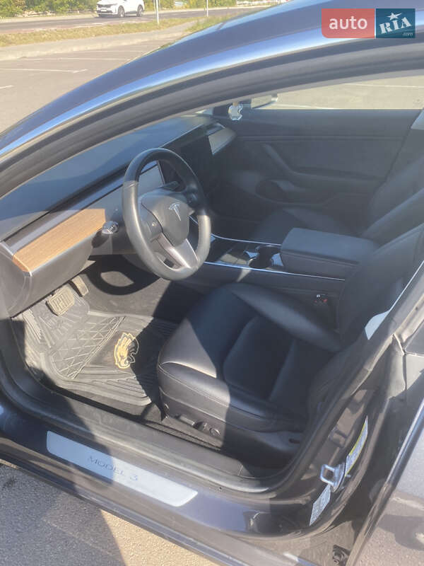 Седан Tesla Model 3 2018 в Рівному