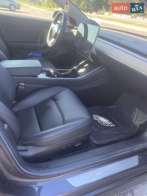 Седан Tesla Model 3 2018 в Рівному