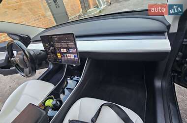 Седан Tesla Model 3 2019 в 