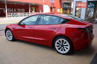 Седан Tesla Model 3 2022 в 