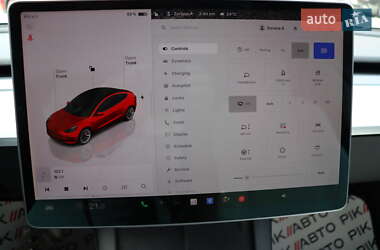 Седан Tesla Model 3 2022 в 