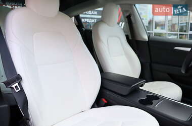 Седан Tesla Model 3 2022 в 
