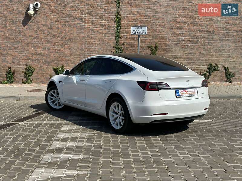 Седан Tesla Model 3 2019 в Одессе