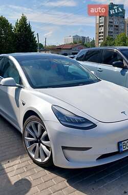 Седан Tesla Model 3 2020 в Львове