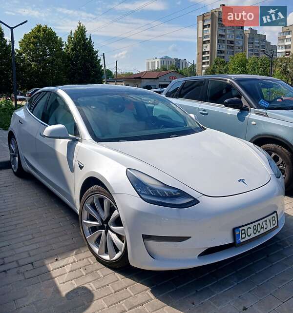 Седан Tesla Model 3 2020 в 