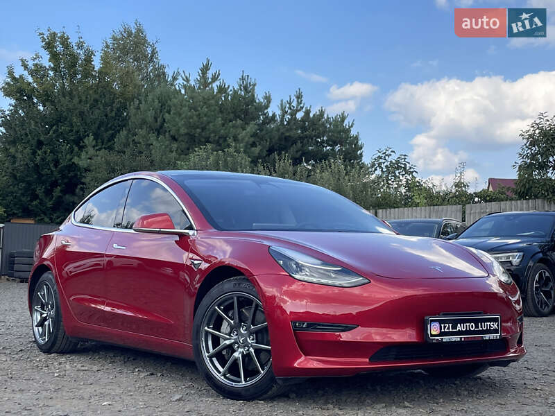 Седан Tesla Model 3 2020 в 