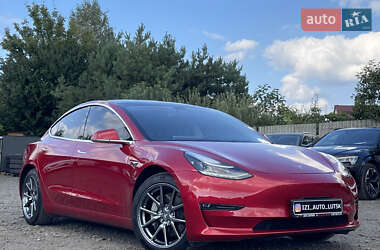 Седан Tesla Model 3 2020 в 