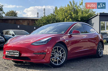Седан Tesla Model 3 2020 в 
