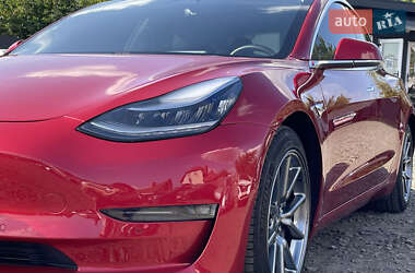 Седан Tesla Model 3 2020 в 