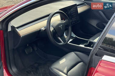 Седан Tesla Model 3 2020 в 