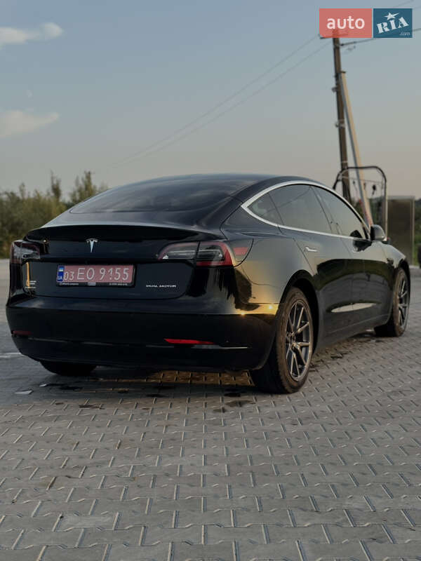 Седан Tesla Model 3 2020 в Львові