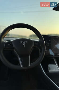 Седан Tesla Model 3 2020 в 