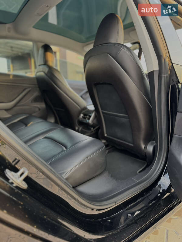 Седан Tesla Model 3 2020 в Львові