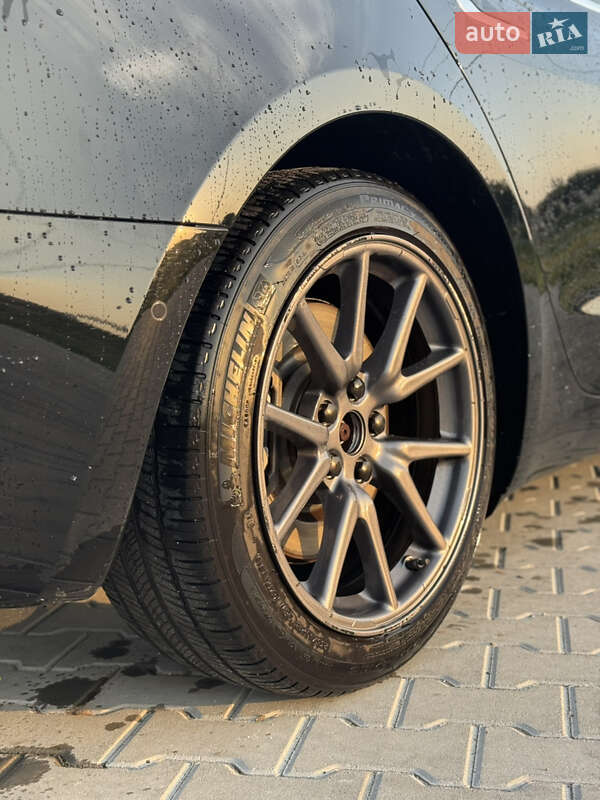 Седан Tesla Model 3 2020 в Львове