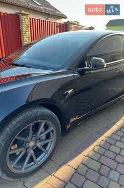 Седан Tesla Model 3 2021 в 
