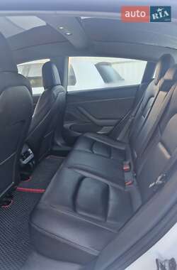 Седан Tesla Model 3 2020 в 