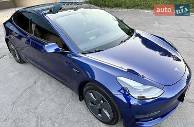 Седан Tesla Model 3 2022 в 
