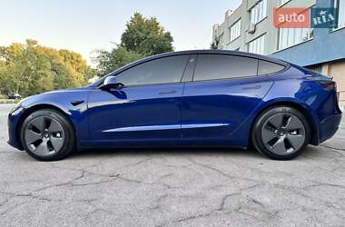 Седан Tesla Model 3 2022 в 