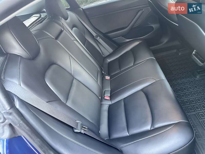 Седан Tesla Model 3 2022 в Дніпрі