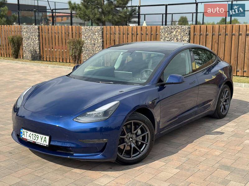 Седан Tesla Model 3 2021 в Івано-Франківську