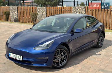 Седан Tesla Model 3 2021 в 