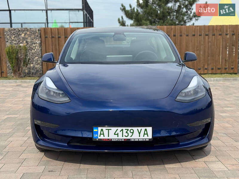 Седан Tesla Model 3 2021 в Івано-Франківську