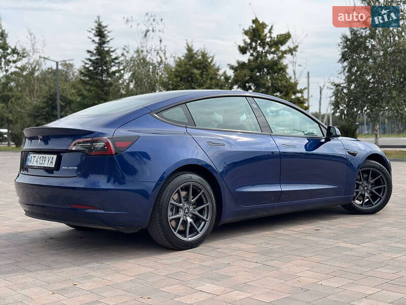 Седан Tesla Model 3 2021 в Івано-Франківську