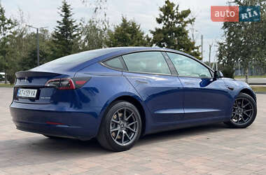 Седан Tesla Model 3 2021 в 