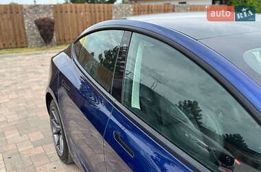 Седан Tesla Model 3 2021 в 