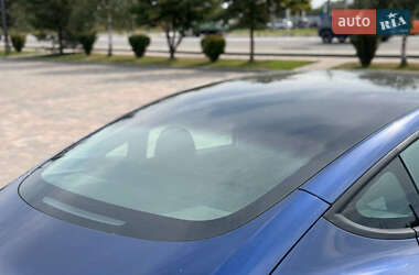 Седан Tesla Model 3 2021 в 