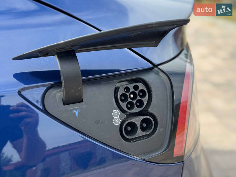 Седан Tesla Model 3 2021 в Івано-Франківську
