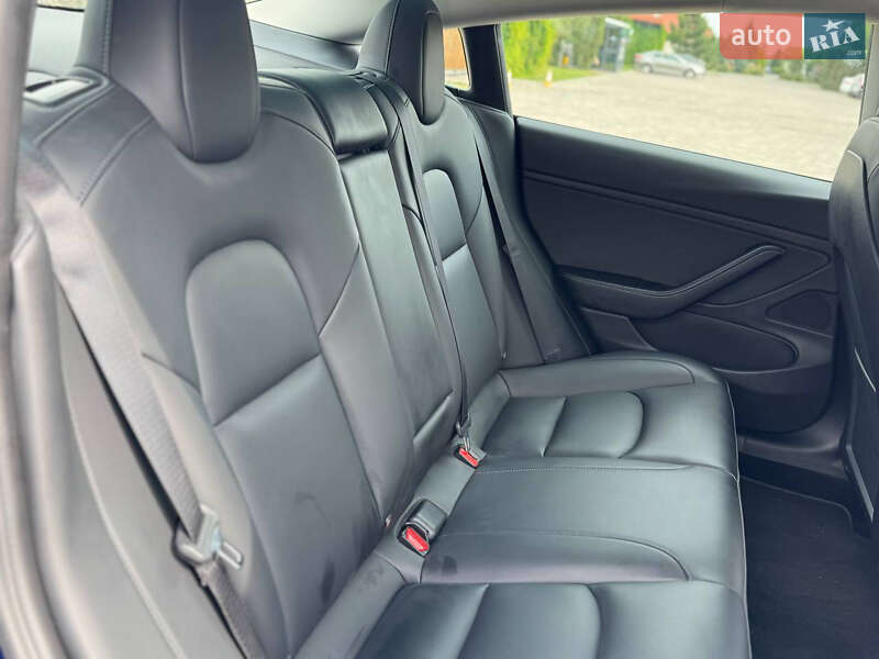 Седан Tesla Model 3 2021 в Івано-Франківську