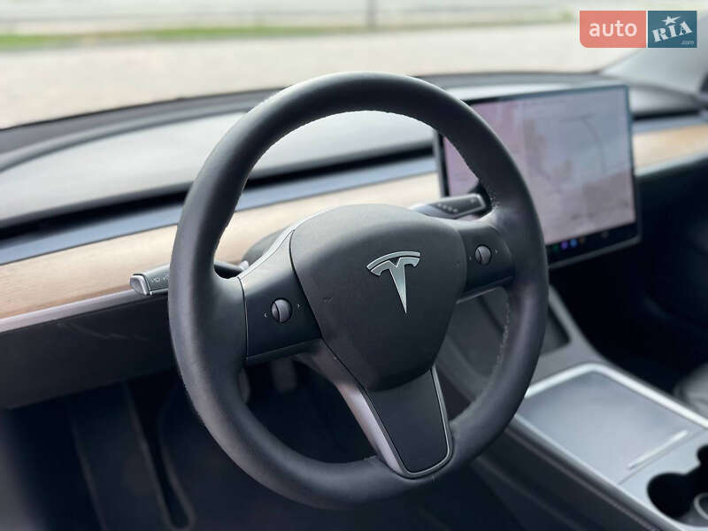 Седан Tesla Model 3 2021 в Івано-Франківську
