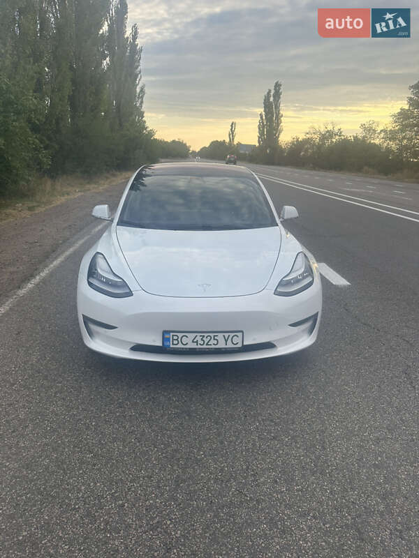 Седан Tesla Model 3 2018 в Николаеве