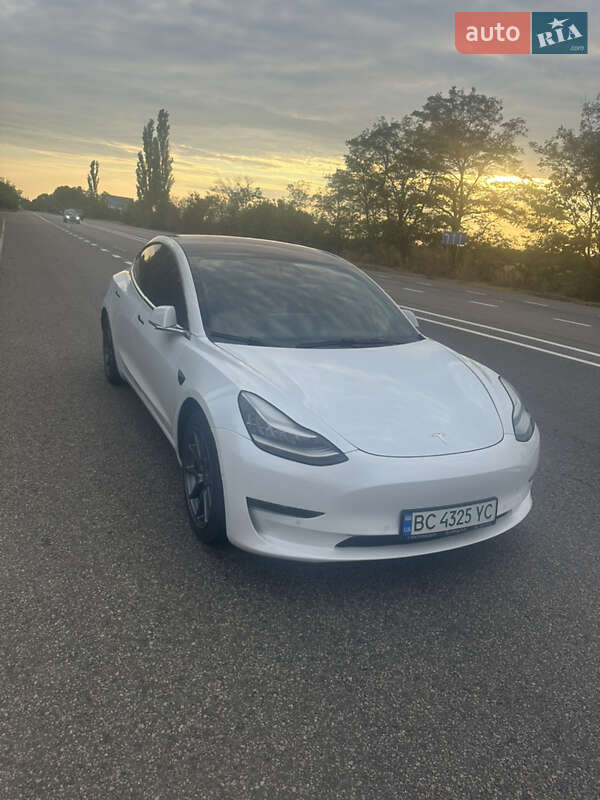 Седан Tesla Model 3 2018 в Николаеве