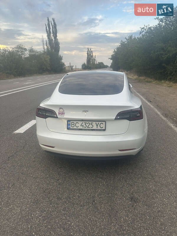 Седан Tesla Model 3 2018 в Николаеве