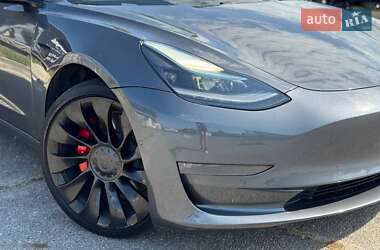 Седан Tesla Model 3 2021 в 