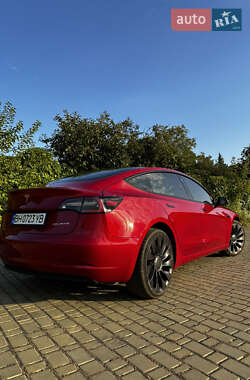 Седан Tesla Model 3 2022 в 