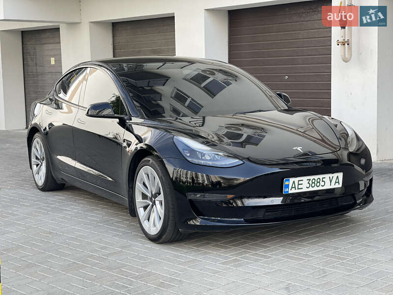 Седан Tesla Model 3 2022 в Днепре
