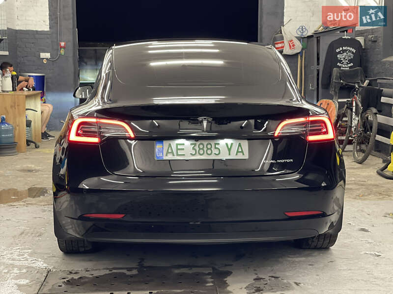 Седан Tesla Model 3 2022 в Днепре