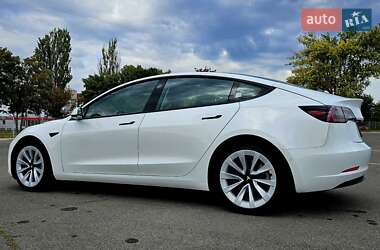Седан Tesla Model 3 2022 в 