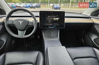 Седан Tesla Model 3 2022 в 