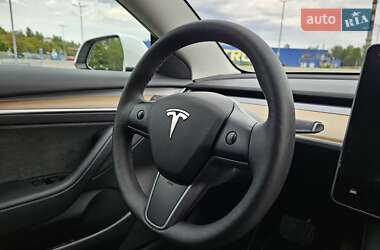 Седан Tesla Model 3 2022 в 