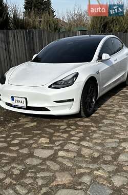 Седан Tesla Model 3 2020 в 