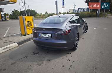 Седан Tesla Model 3 2021 в 