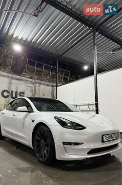 Седан Tesla Model 3 2022 в 