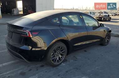 Седан Tesla Model 3 2025 в 