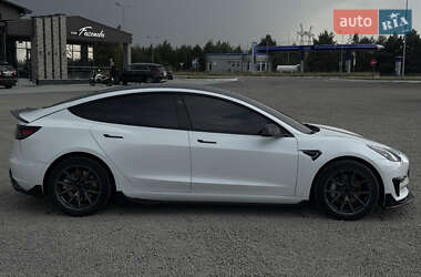 Седан Tesla Model 3 2022 в 