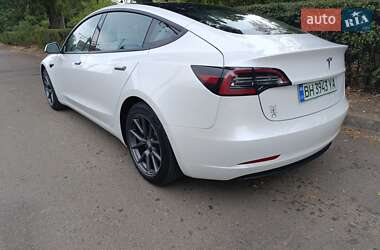 Седан Tesla Model 3 2021 в 